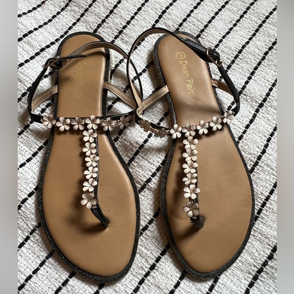 Dream Pairs Shoes - Dream Pairs Black Gold Floral Sandals, size 9